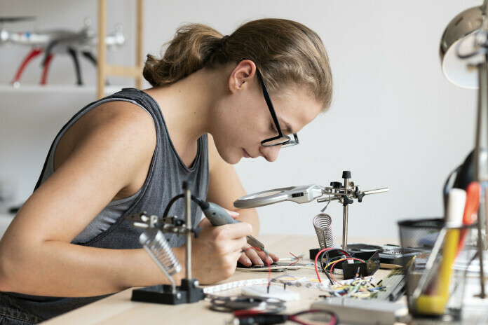 woman-working-her-workshop-creative-invention___696x464_696_464